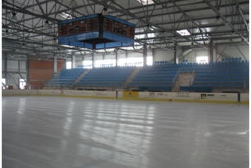 2007 / Prekrytie zimného štadióna v Bardejove